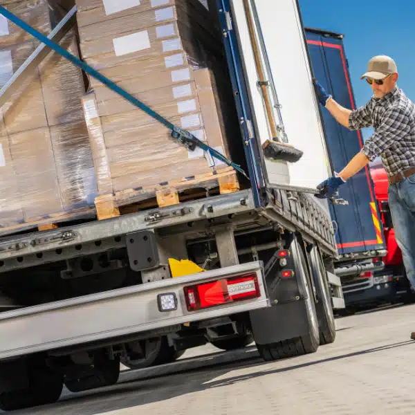 Tráiler FTL con carga completa Transvolando: envíos B2B en Europa
